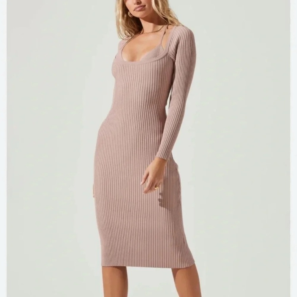 Astr Long Sleeve Ribbed Knit Dress in Taupe/ Dusty pink